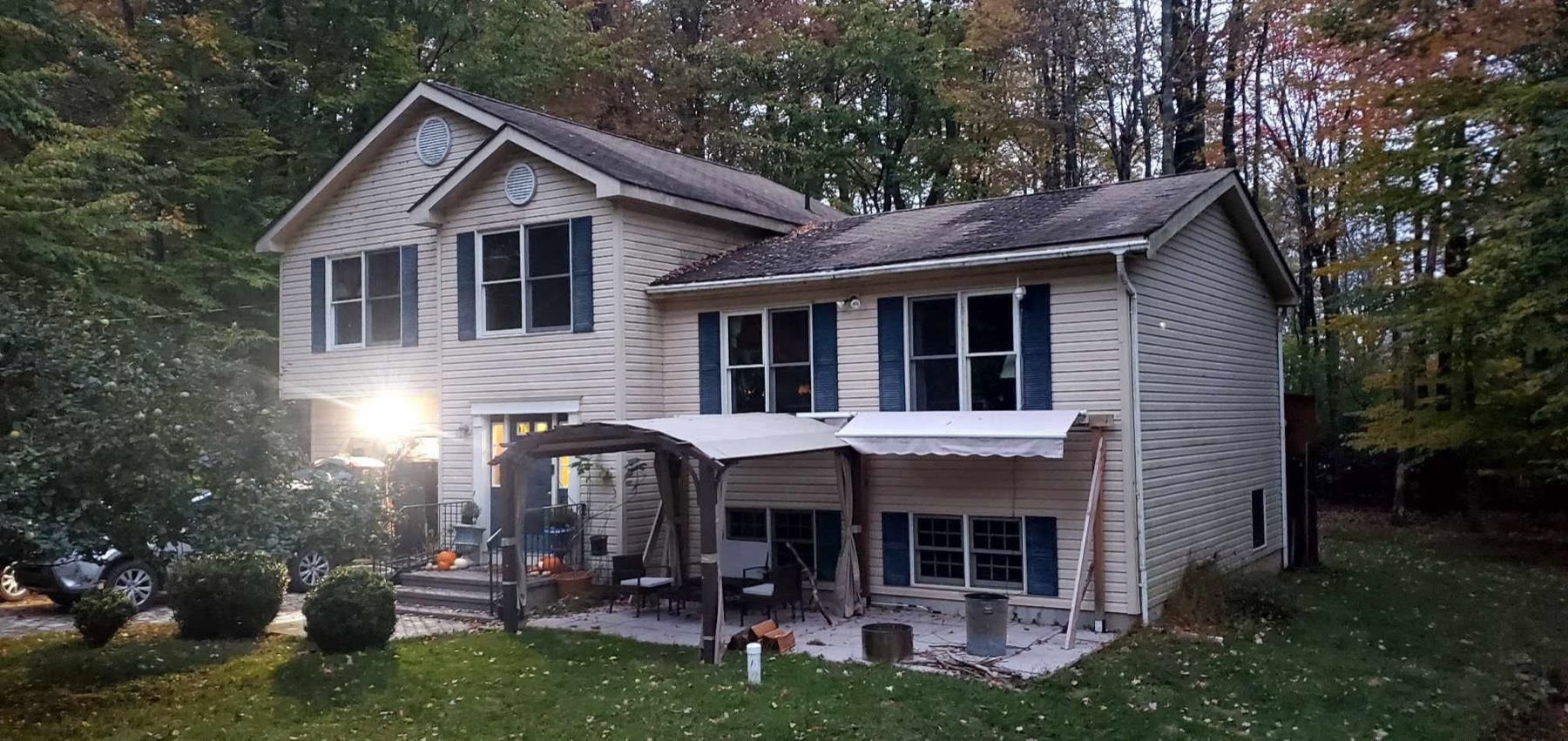 Aging split-level roof with dark streaks and worn shingles before a full replacement